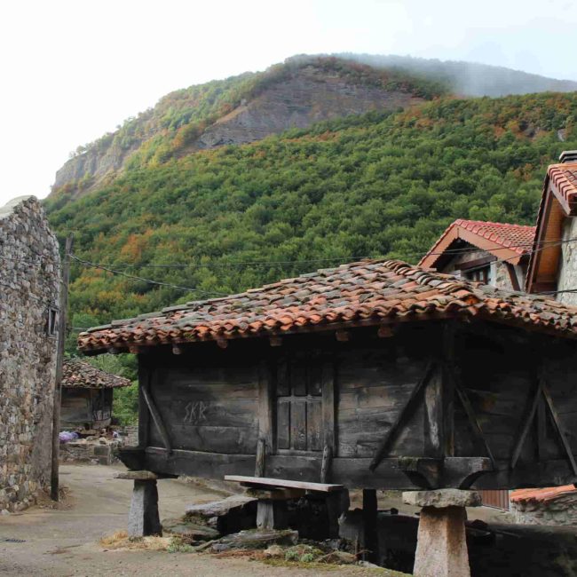 Horreos de Santa Marina de Valdeon