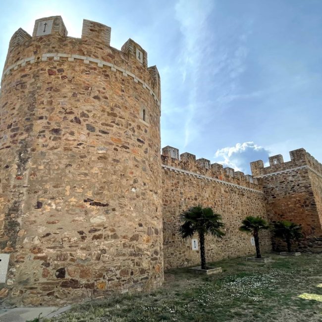 Torre y murallas