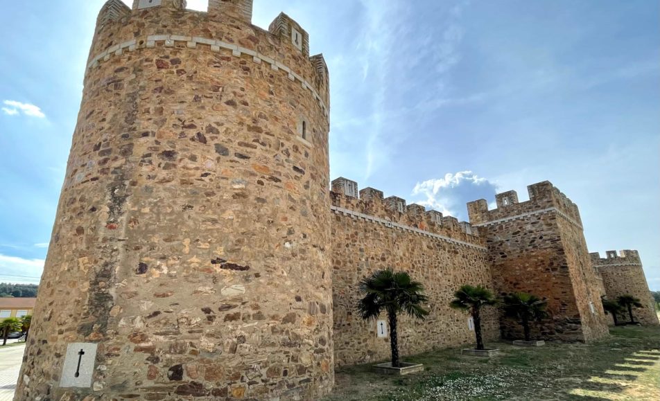 Torre y murallas