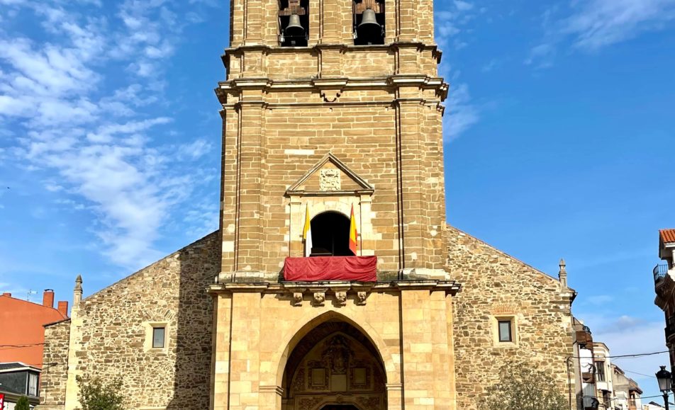 Imagen frontal de la iglesia