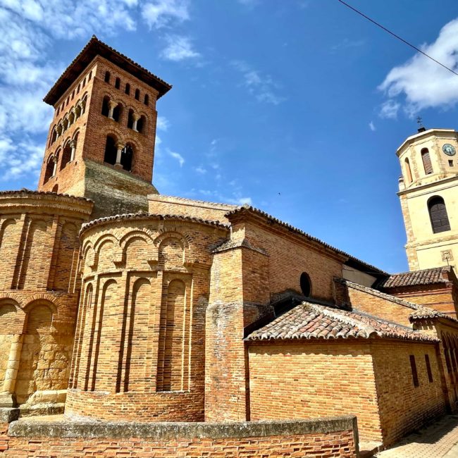 Vista de la iglesia lateral