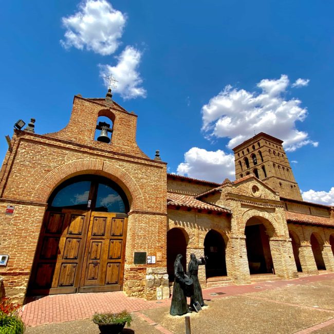 Puerta a la iglesia