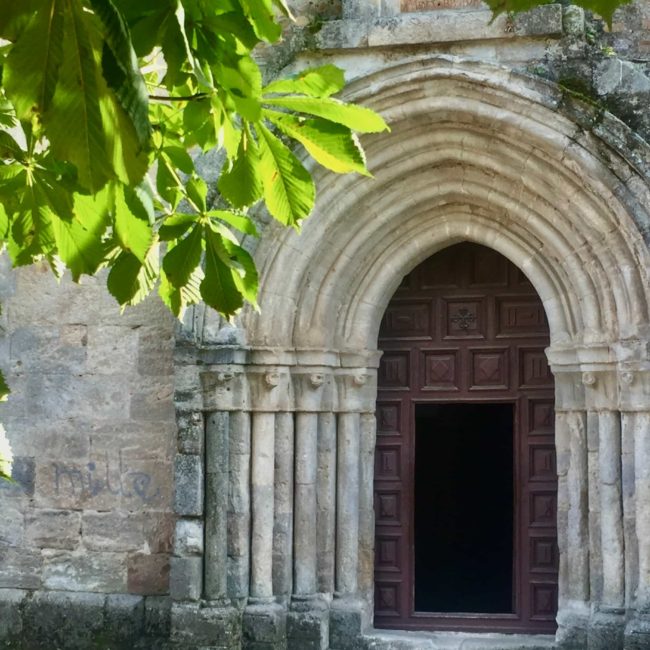 Puerta al monasterio