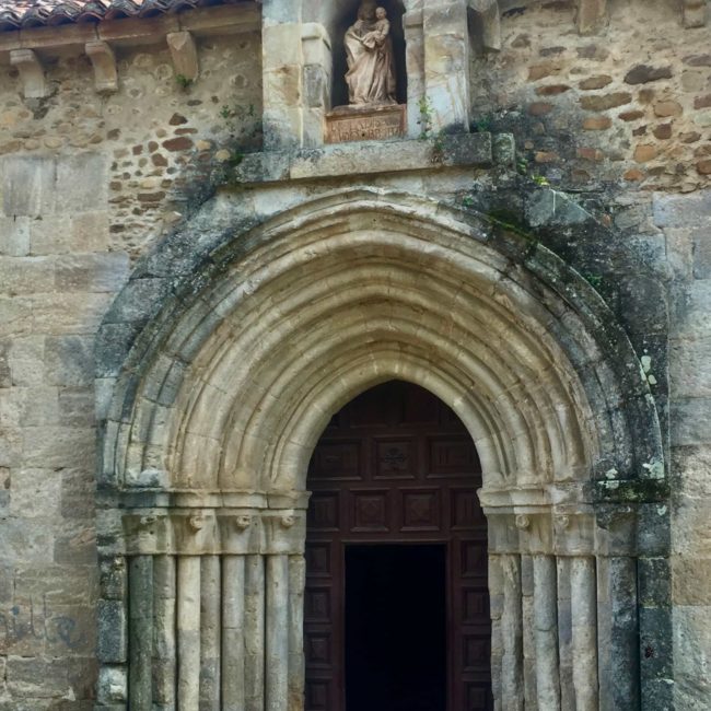 Puerta al monasterio