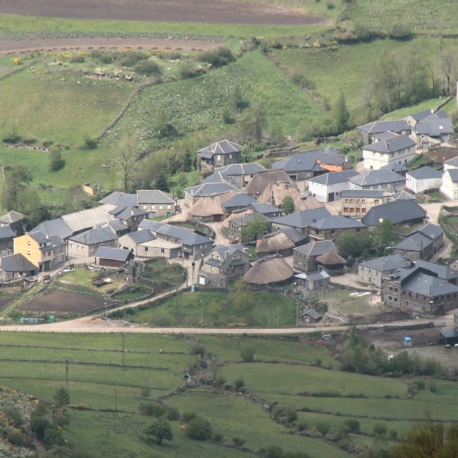 Vista lejana del pueblo de Balouta