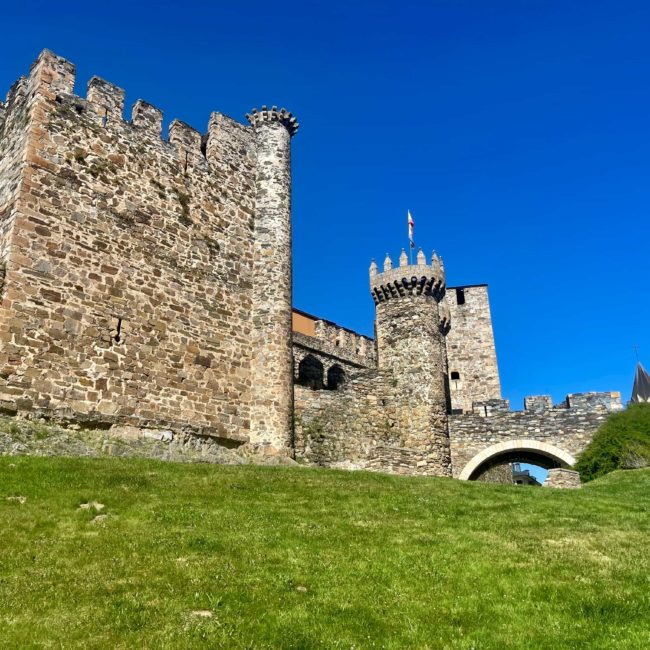 Murallas y torre del castillo