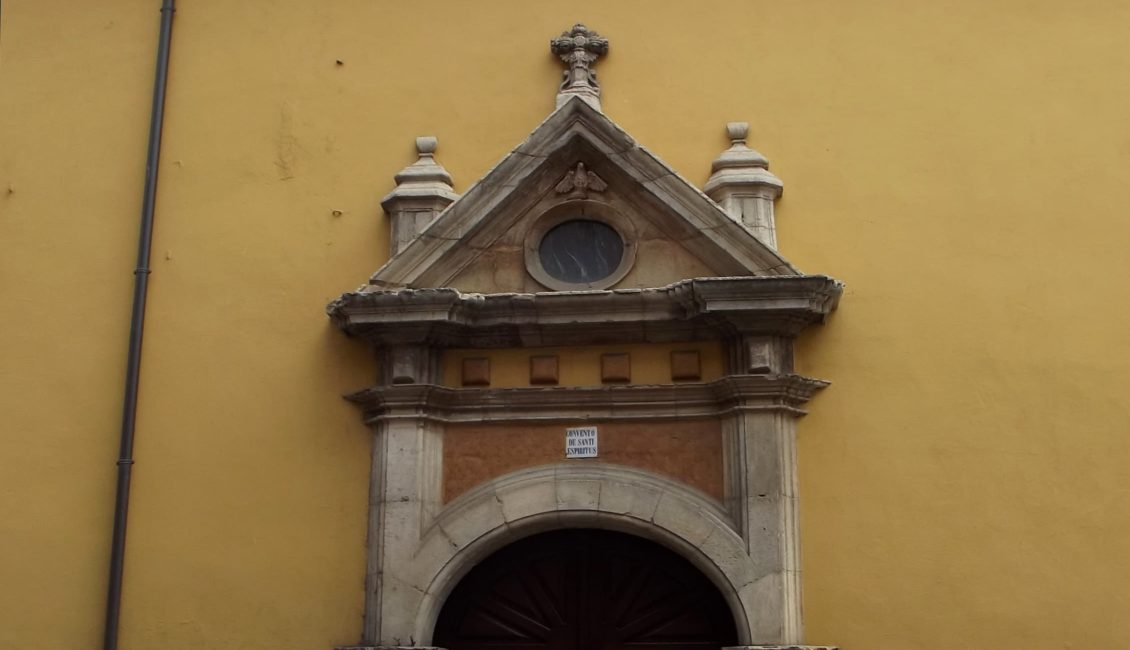 Puerta al convento