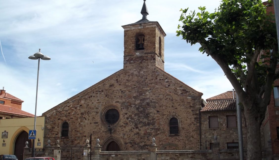 Fachada de la iglesia