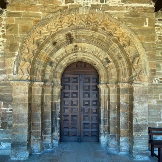 Puerta principal de la iglesia