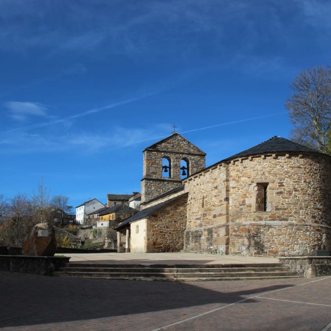 Iglesia desde la carretera