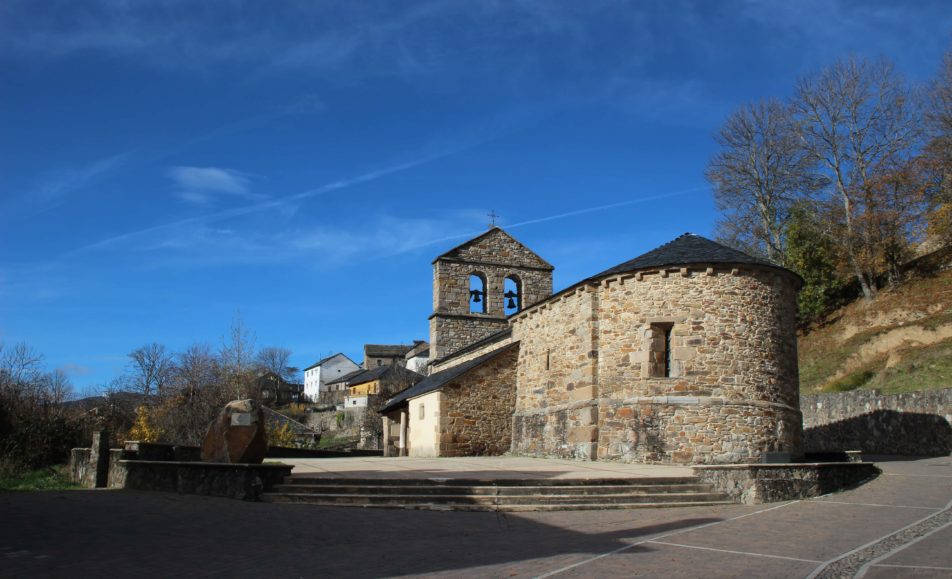 Iglesia desde la carretera