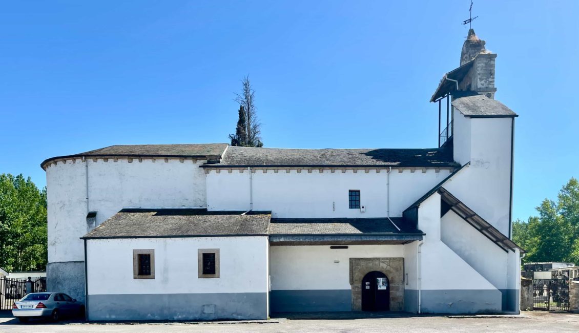 Vista lateral de la iglesia