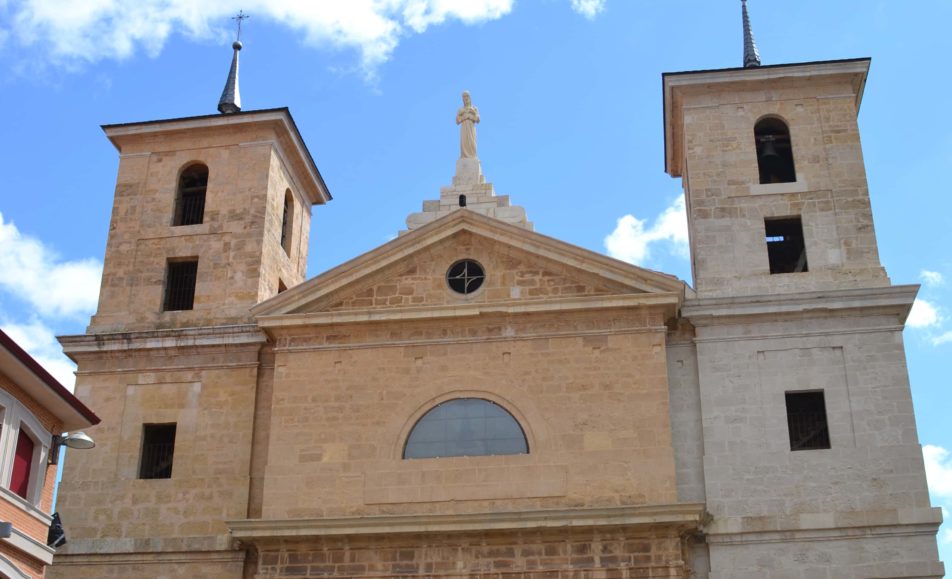 Fachada de la iglesia