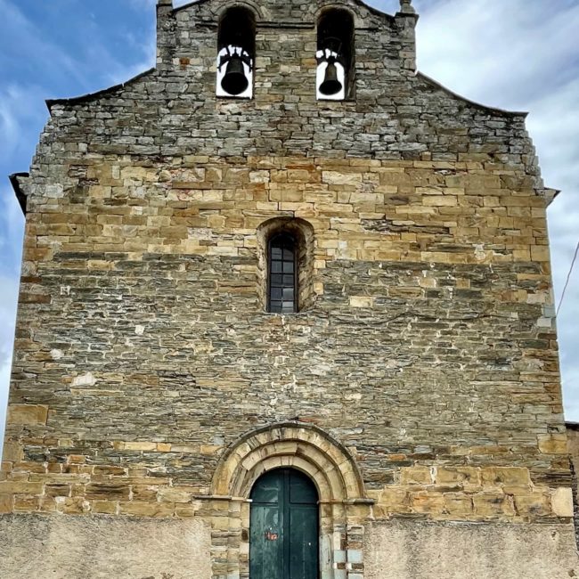 Fachada de la iglesia