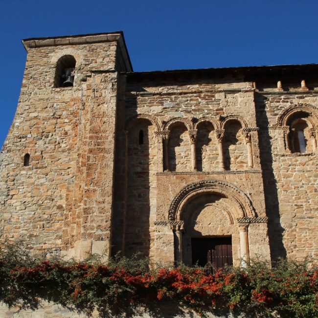 Fachada de la iglesia