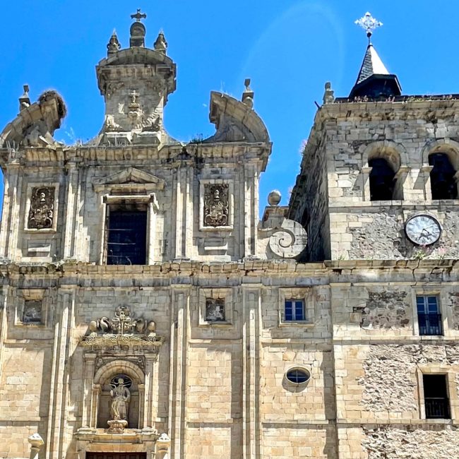 Fachada de la iglesia