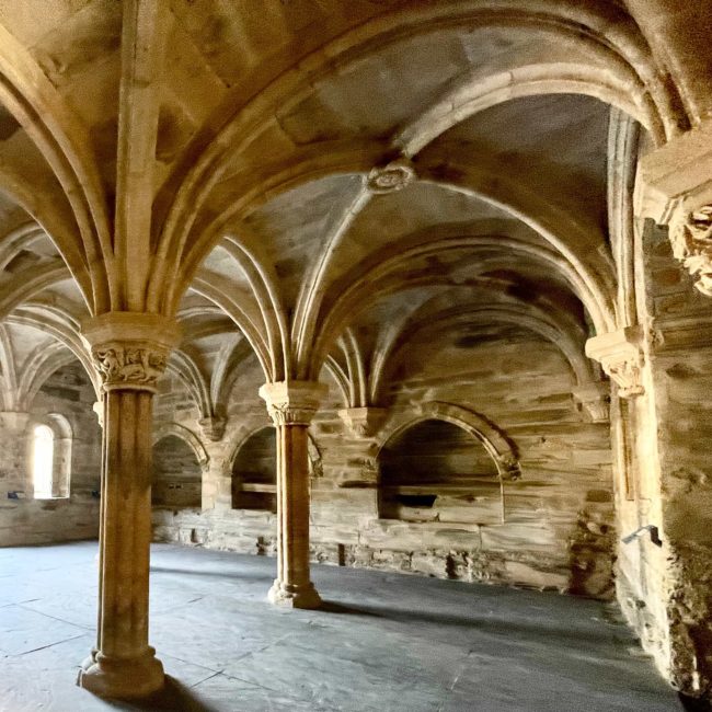 Columnas interiores en el monasterio