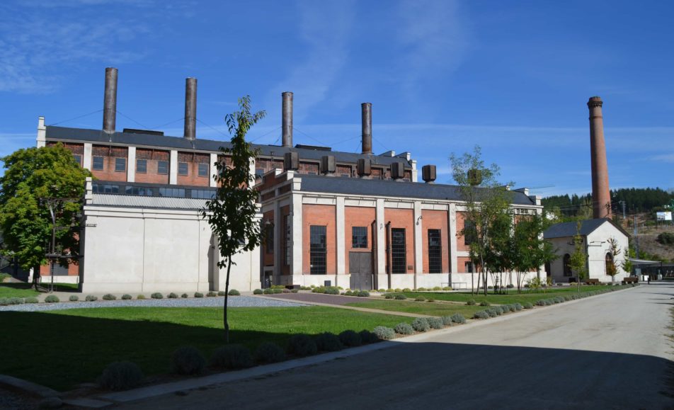 Exterior y jardines del edificio