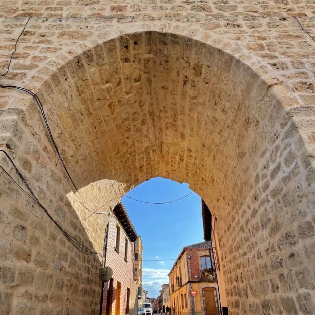 Puerta en la muralla