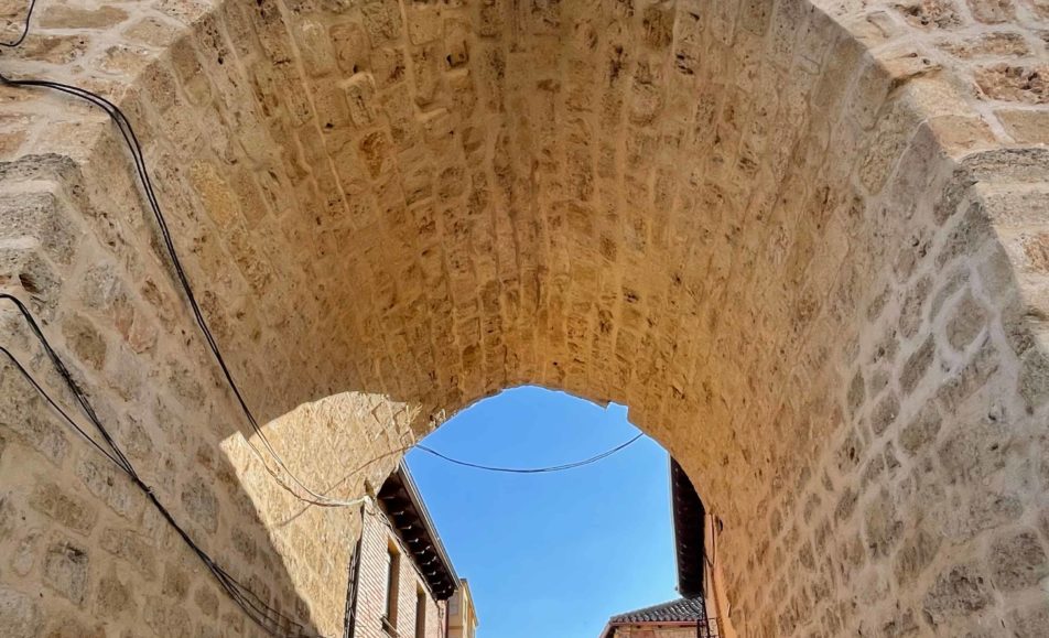 Puerta en la muralla