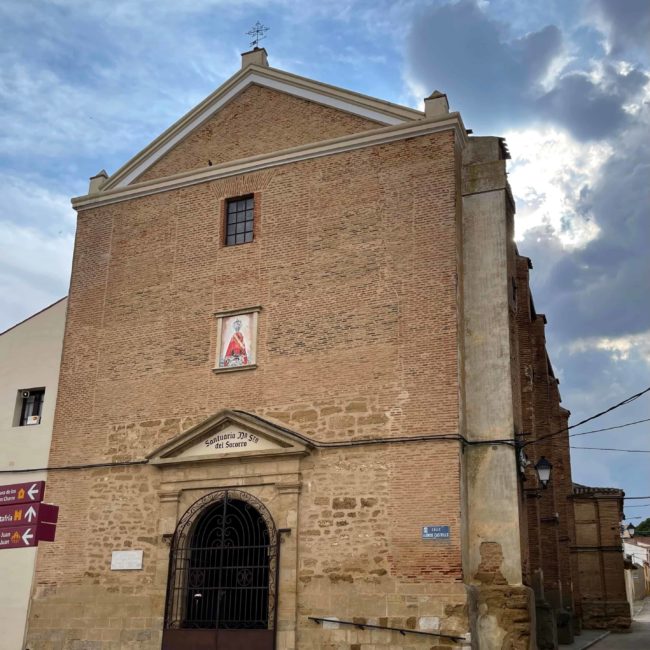 Fachada del santuario