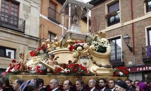 Paso de procesión del Corpus Chico de León