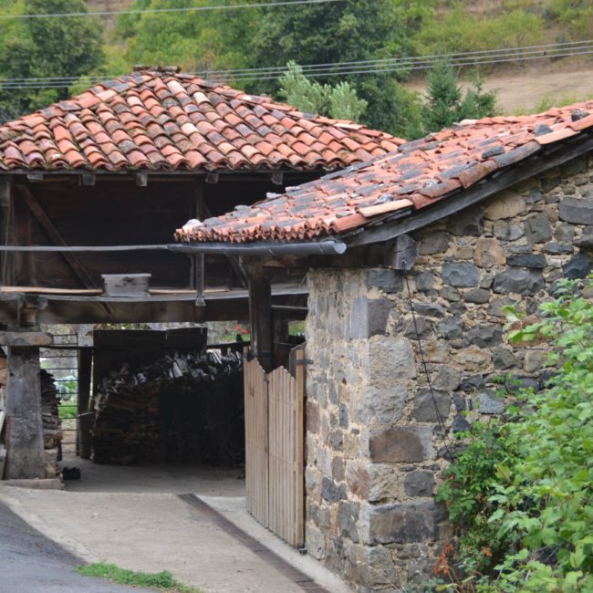 Hórreo en el pueblo