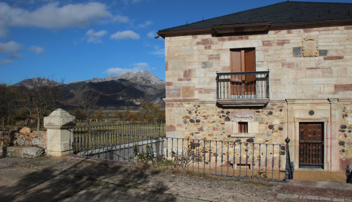 Fachada del edificio de piedra