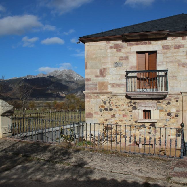 Fachada del edificio de piedra