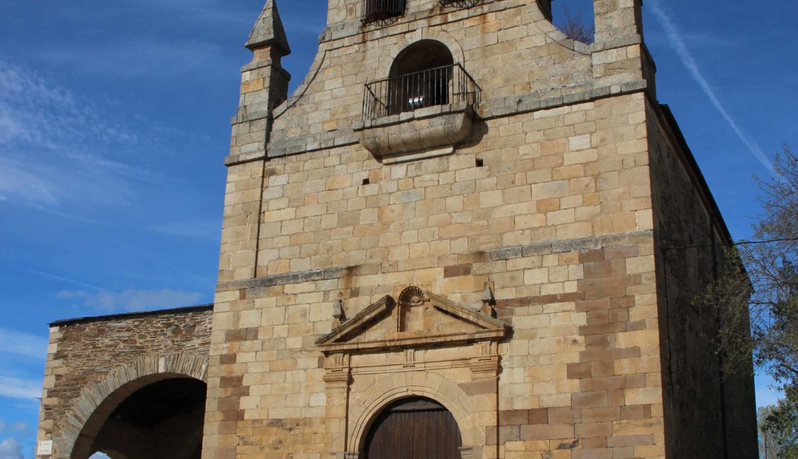 Fachada de la iglesia