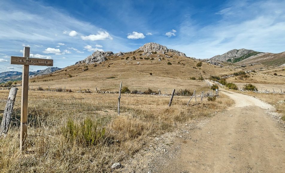 Camino hacia las montañas