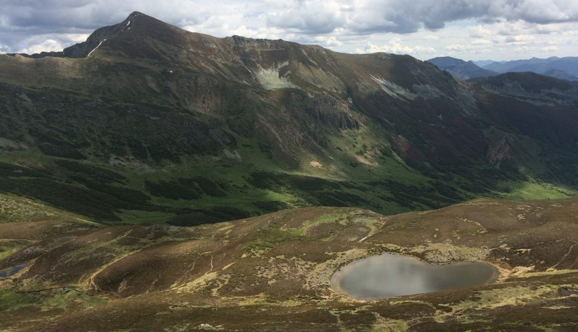 Lago en las montañas