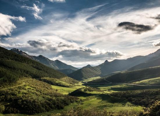 Montañas y cielo