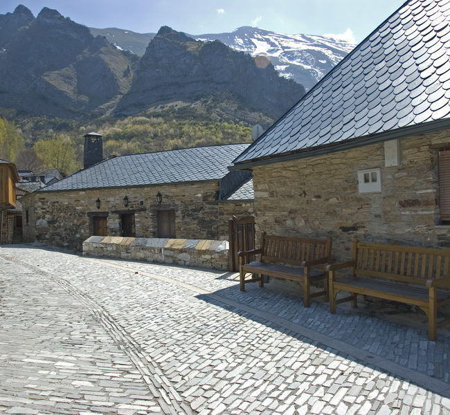 Casas y calle de piedra