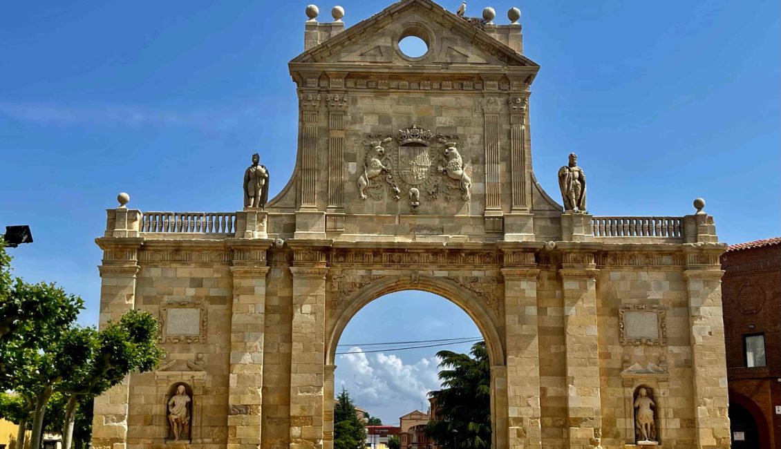 Puerta de piedra